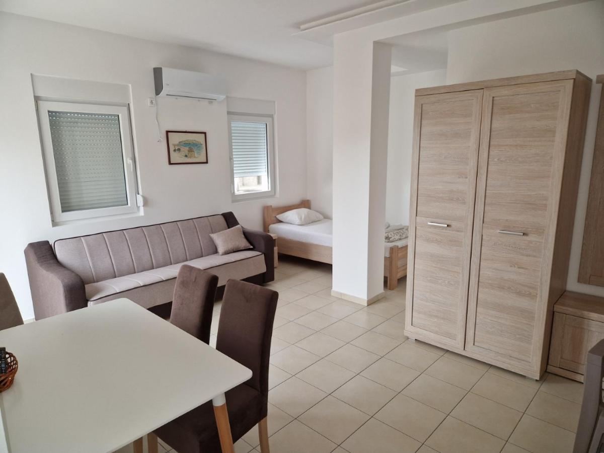 Apartmani Marina Kopitovic Petrovac Ngoại thất bức ảnh