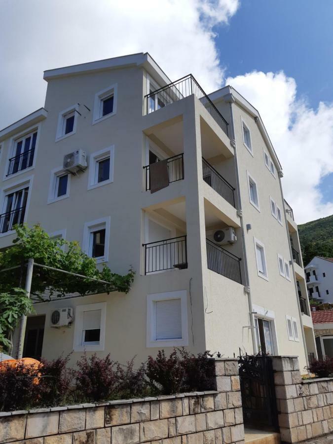 Apartmani Marina Kopitovic Petrovac Ngoại thất bức ảnh