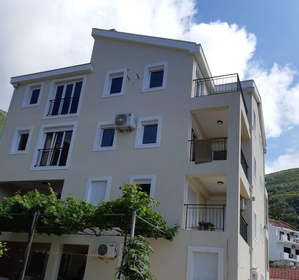Apartmani Marina Kopitovic Petrovac Ngoại thất bức ảnh