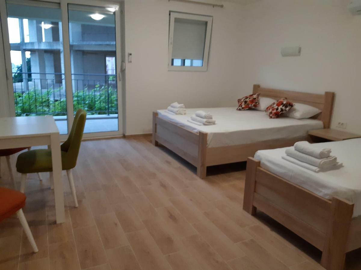 Apartmani Marina Kopitovic Petrovac Ngoại thất bức ảnh