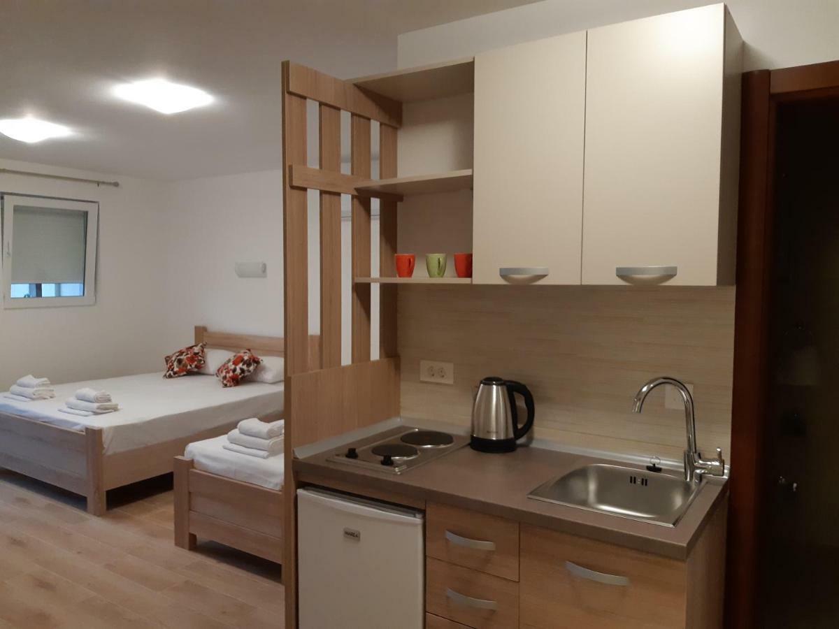 Apartmani Marina Kopitovic Petrovac Ngoại thất bức ảnh