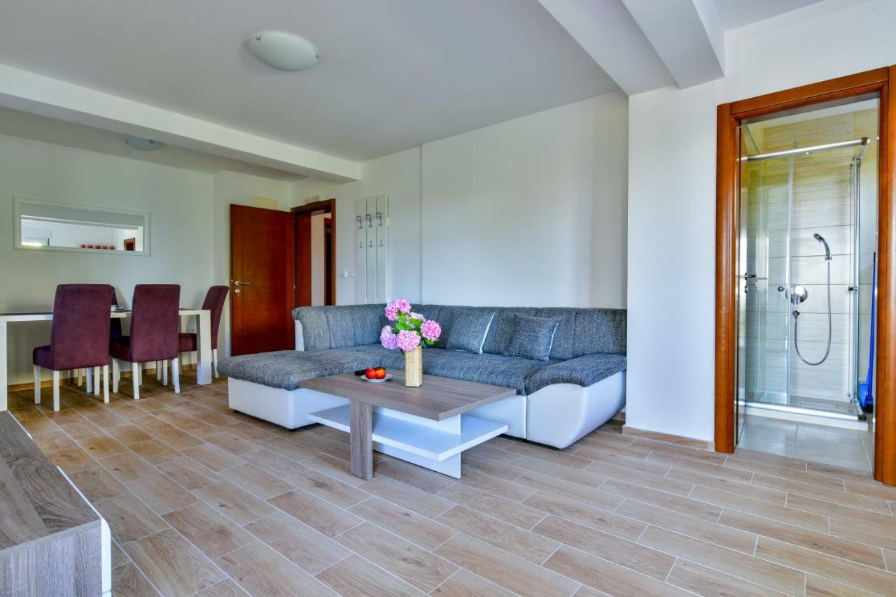Apartmani Marina Kopitovic Petrovac Ngoại thất bức ảnh