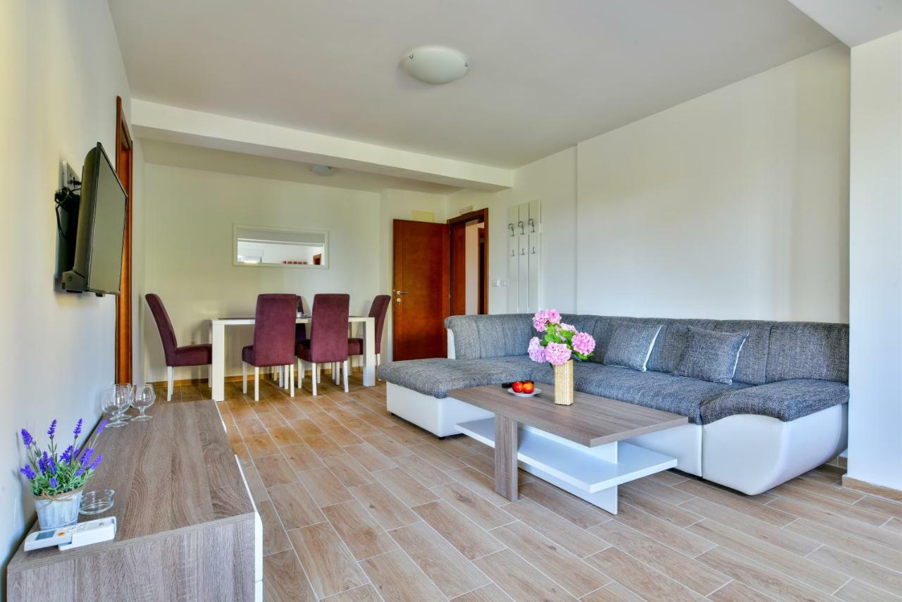 Apartmani Marina Kopitovic Petrovac Ngoại thất bức ảnh