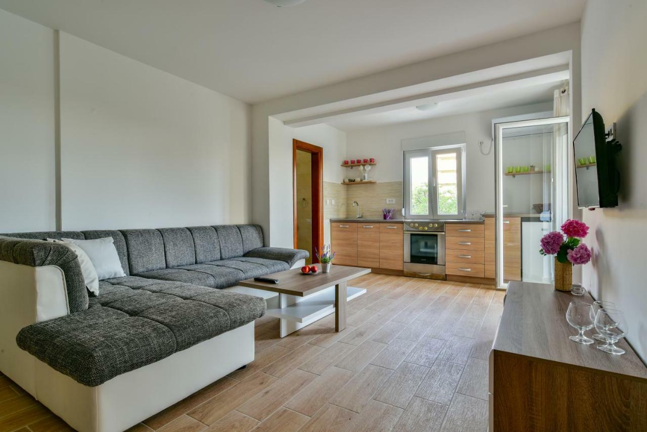 Apartmani Marina Kopitovic Petrovac Ngoại thất bức ảnh