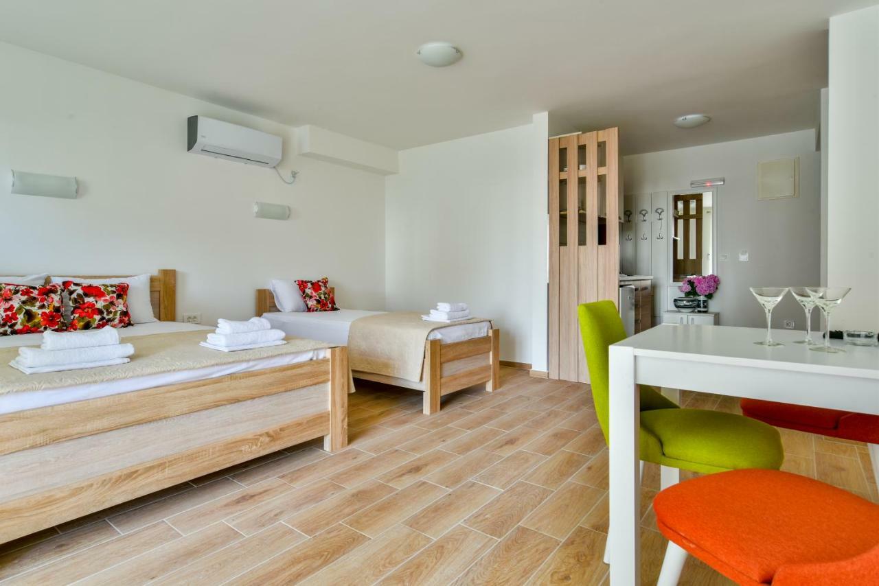 Apartmani Marina Kopitovic Petrovac Ngoại thất bức ảnh