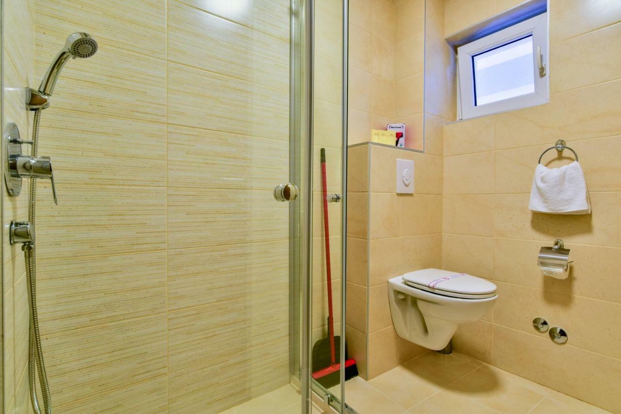 Apartmani Marina Kopitovic Petrovac Ngoại thất bức ảnh