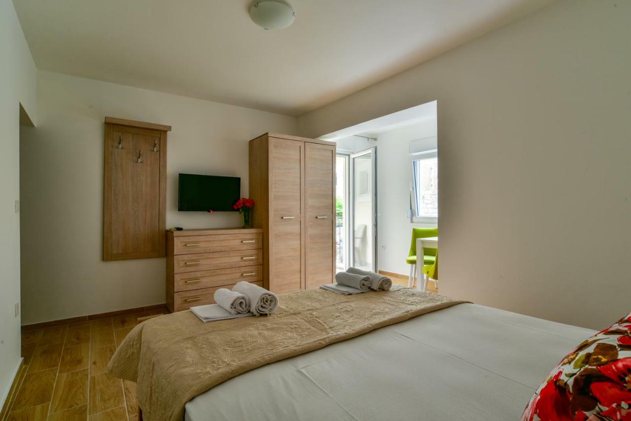 Apartmani Marina Kopitovic Petrovac Ngoại thất bức ảnh