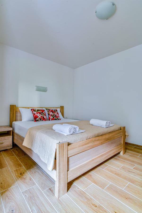 Apartmani Marina Kopitovic Petrovac Ngoại thất bức ảnh