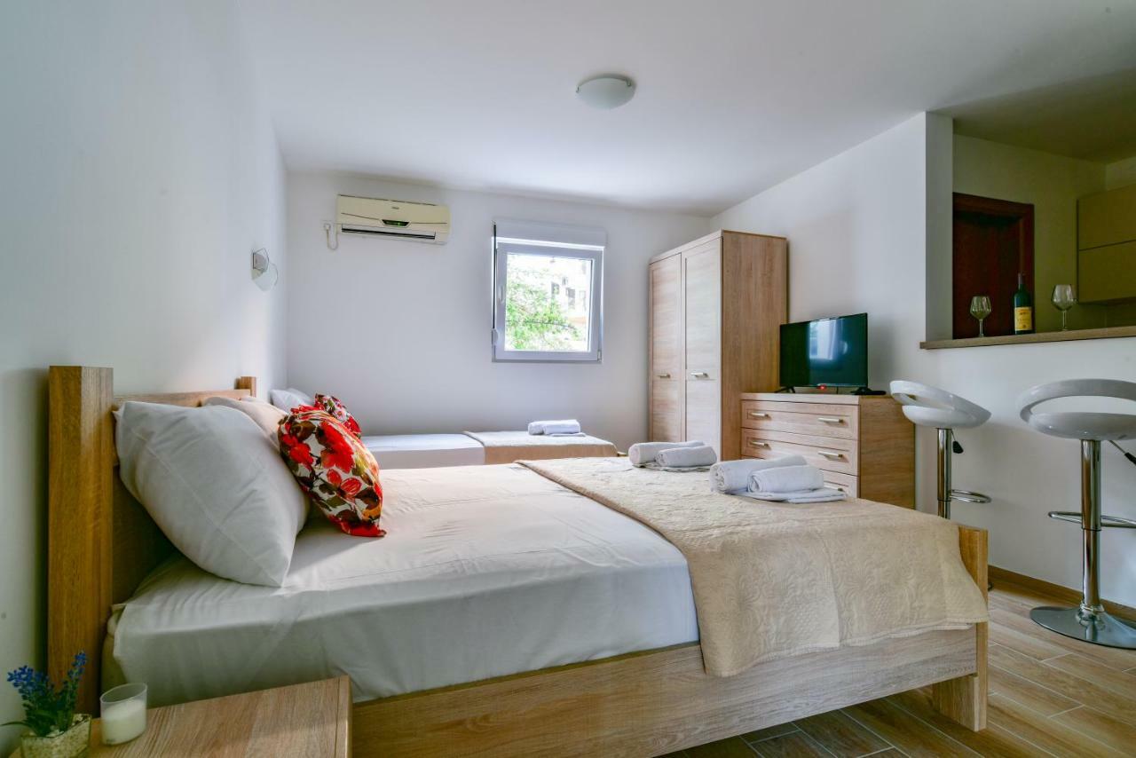 Apartmani Marina Kopitovic Petrovac Ngoại thất bức ảnh